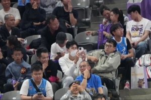 开云体育在线-本赛季入选国内球员二阵！福建前锋邹阳现场观战北京德比G3