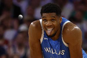 开云体育中国-将出战拉脱维亚！欧媒：字母哥今天首次与国家队进行完整训练